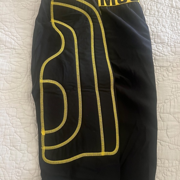 - Under Armour padded shorts - Picture 3 of 4